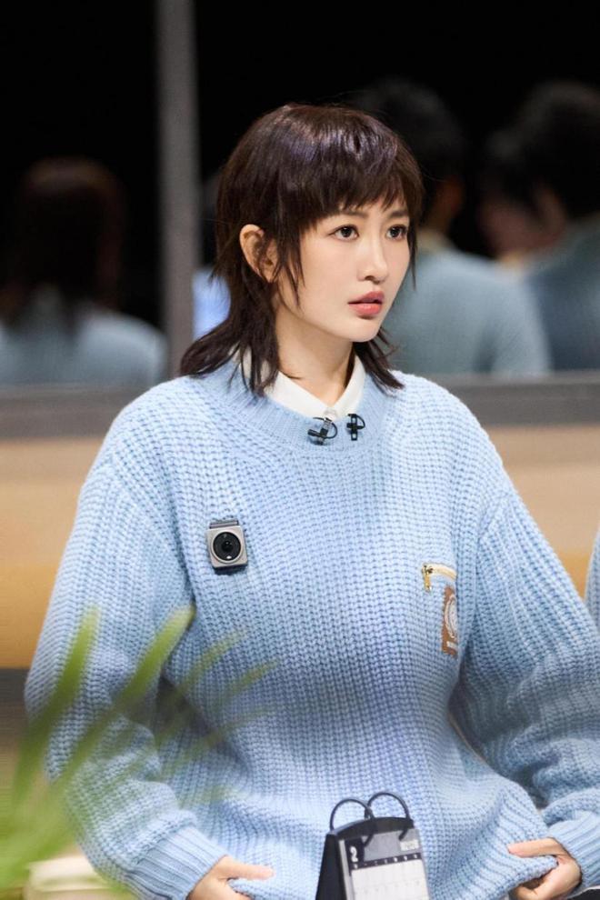 个人穿毛衣录节目又美又酷差点认不出EVO视讯42岁王鸥剪碎发后像换了(图7)