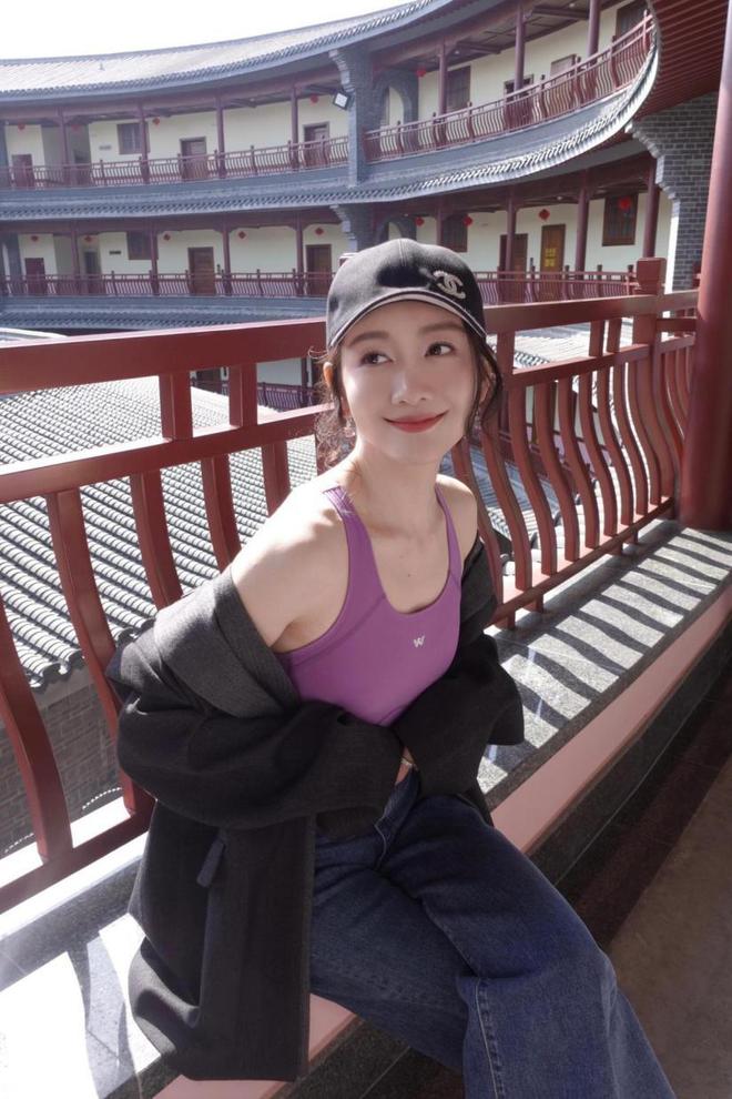 个人穿毛衣录节目又美又酷差点认不出EVO视讯42岁王鸥剪碎发后像换了(图8)